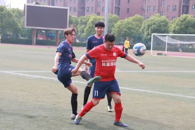 火箭险胜马刺，范弗里特称赞申京为关键球员